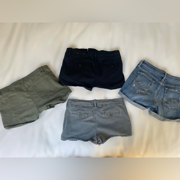 Lot of Shorts •Silver•H&M•AE 🩳 - Picture 2 of 10